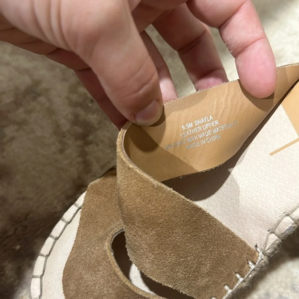 NWOB Dolce Vita Shayla Wedge Sandal Women's Size 9.5 M Saddle Caramel‎ Tan Suede